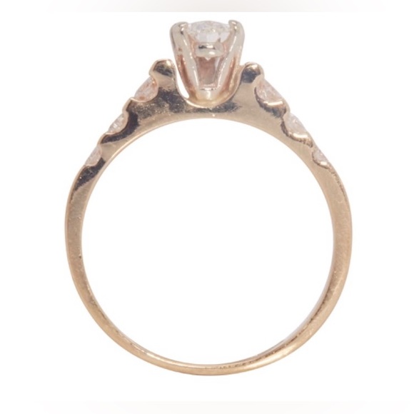 Beautiful Pear Shaped Diamond Engagement Ring - Picture 2 of 9